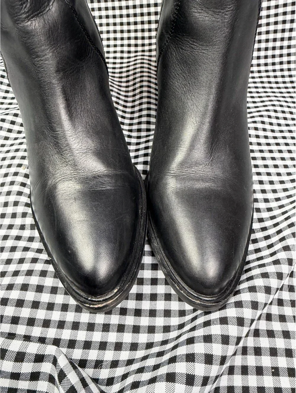 Seychelles sleek black